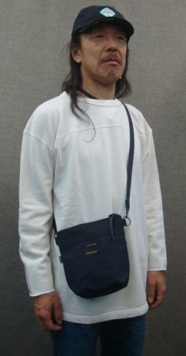アウトポケットミニショルダー 525-330（カラー：NAVY/BLACK）