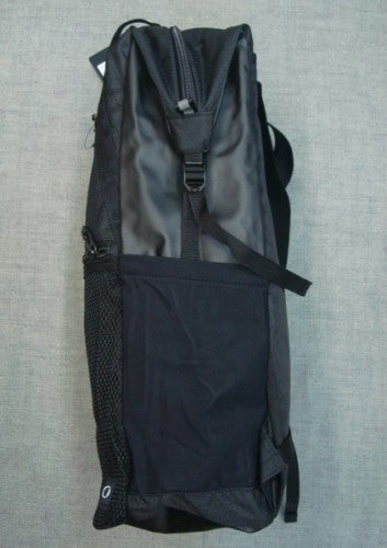 ESSENTIAL DAY PACK S 4.0 FOS900236（カラー：BLACKOUT 02E）