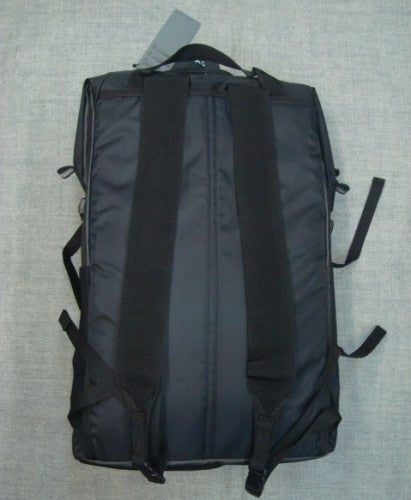 ESSENTIAL DAY PACK S 4.0 FOS900236（カラー：BLACKOUT 02E）