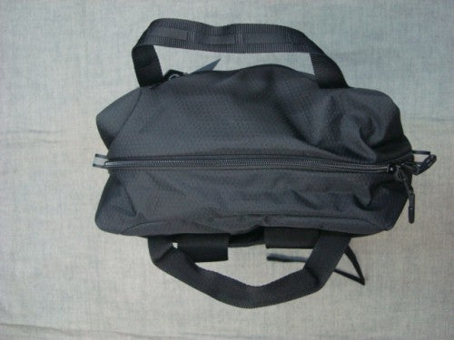 ESSENTIAL DAY PACK S 4.0 FOS900236（カラー：BLACKOUT 02E）
