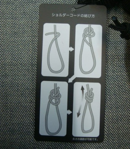 ESSENTIAL SHOULDER POUCH 4.0 FOS900235（カラー：BLACKOUT 02E）