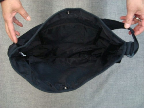ESSENTIAL SMALL BAG 2.0 921646JP（カラー：BLACKOUT 02E）