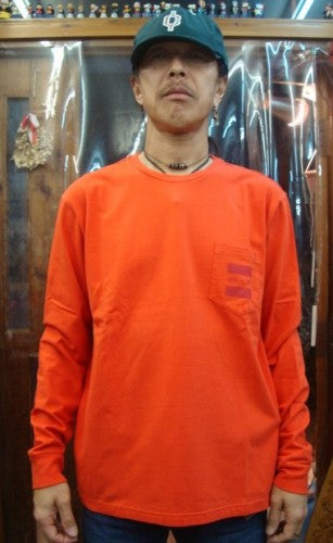 ポケット L/S TEE袖プリント『THE SUNDAY』 121-424（カラー：RED）サイズ：M（日本サイズ）