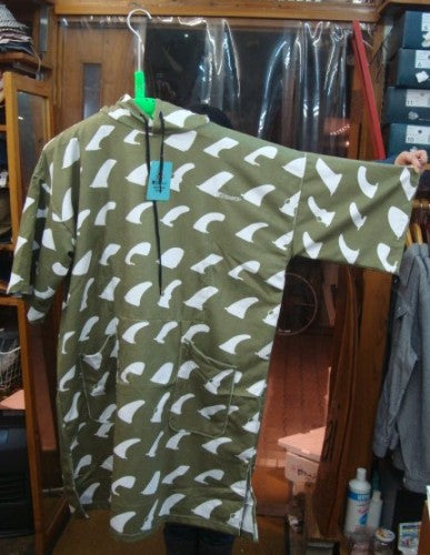 DECANT MICROFIBER PULLOVER PONCHO(デキャントマイクロファイバープルオーバーポンチョ）FINS ARMY