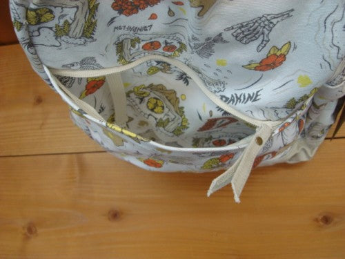 Wednesday Backpack 21L X Loindaflow BF237043（カラー：Loindaflow）・・店頭のみの販売！１点在庫有り