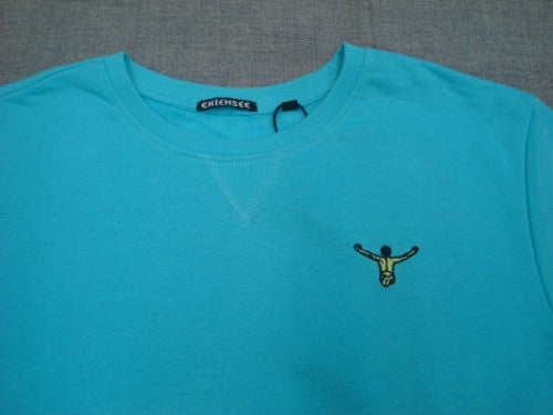 MEN SWEAT SHIRT 00015802（カラー：15-4720 RIVER BLUE）・・実物はもう少しトーン低い綺麗なブルーです！