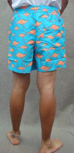 MEN SWIM SHORTS 00015747（カラー：5021 TURQ/ORANGE AOP）・・実物はもう少しトーン低い綺麗なブルーです！