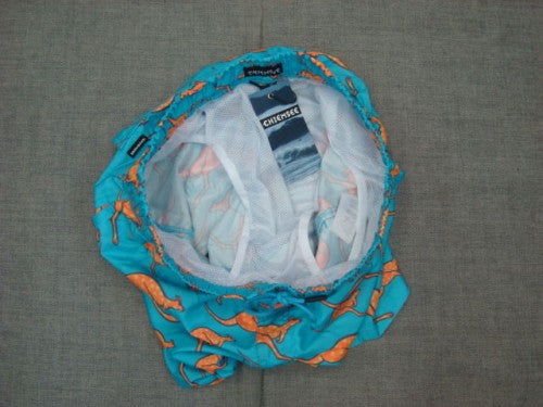 MEN SWIM SHORTS 00015747（カラー：5021 TURQ/ORANGE AOP）・・実物はもう少しトーン低い綺麗なブルーです！
