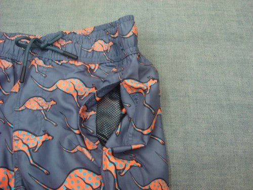 MEN SWIM SHORTS 00015747（カラー：7821 DK GREY/ORN AOP）