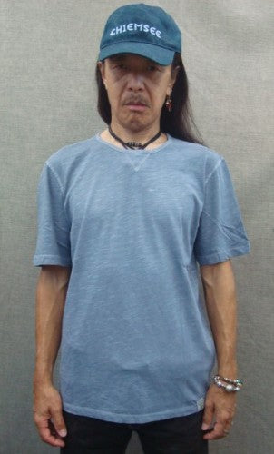MEN T-SHIRT 00015759（カラー：18-3912 GRISAILLE）