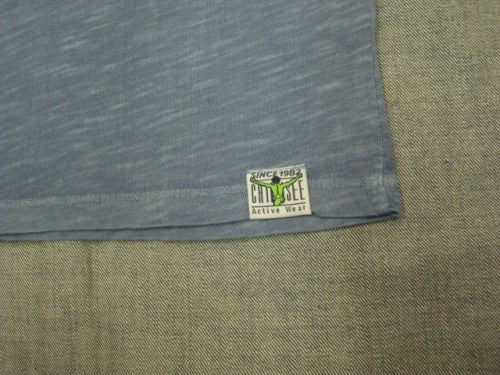 MEN T-SHIRT 00015759（カラー：18-3912 GRISAILLE）