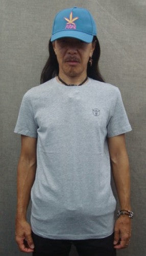 MEN T-SHIRT 00016055（カラー：17-4402M NEUTRAL GRAY MELANGE）