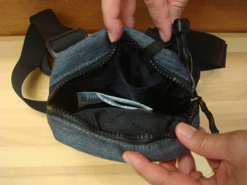 ENDURO SMALL SHOULDER BAG FOS900297（カラー：BLACKOUT DK HTR 02H）