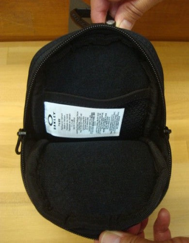 ESSENTIAL MOBILE CASE 4.0 FOS900448（カラー：BLACKOUT 02E）
