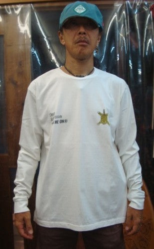 トラロゴ プリントL/S TEE 122-498（カラー：WHITE）