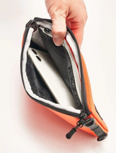 Utility Phone Sling（ユーティリティフォンスリング）　（カラー：Fuxia）