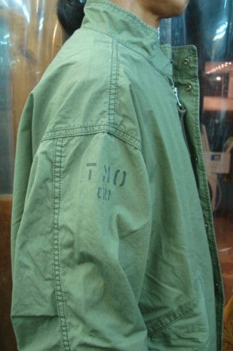 トラロゴ刺繍モッズコート 423-051（カラー：OLIVE）