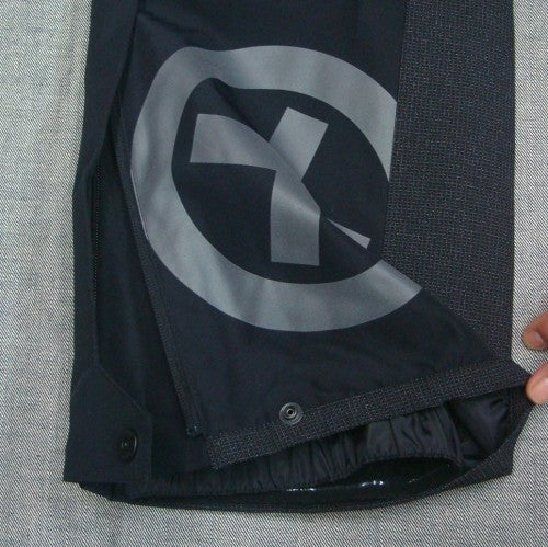 MEN SKI PANTS 00008802（カラー：19-3911 BLACK BEAUTY）