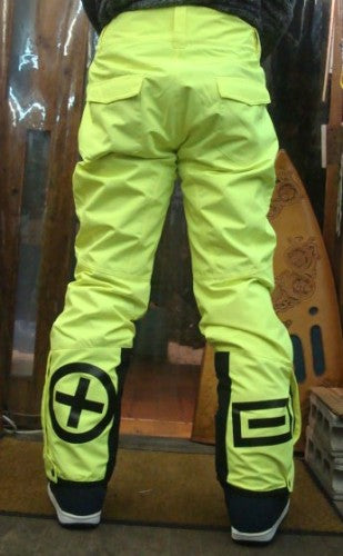 TAOS（カラー：13-0630 SAFETY YELLOW）