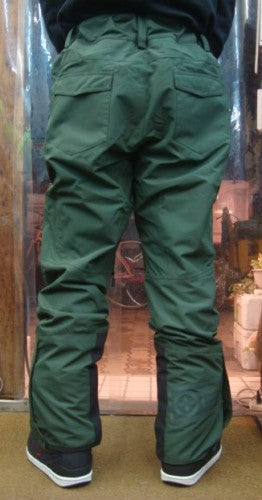 TAOS（カラー：19-0417 KOMBU GREEN）