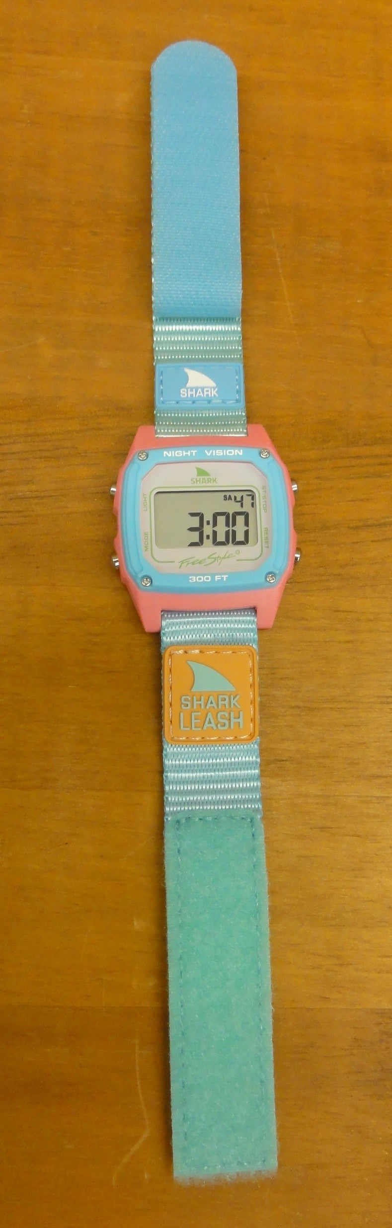 SHARK CLASSIC LEASH(シャーククラシックリーシュ) STYLE #101253（カラー：Beach House）
