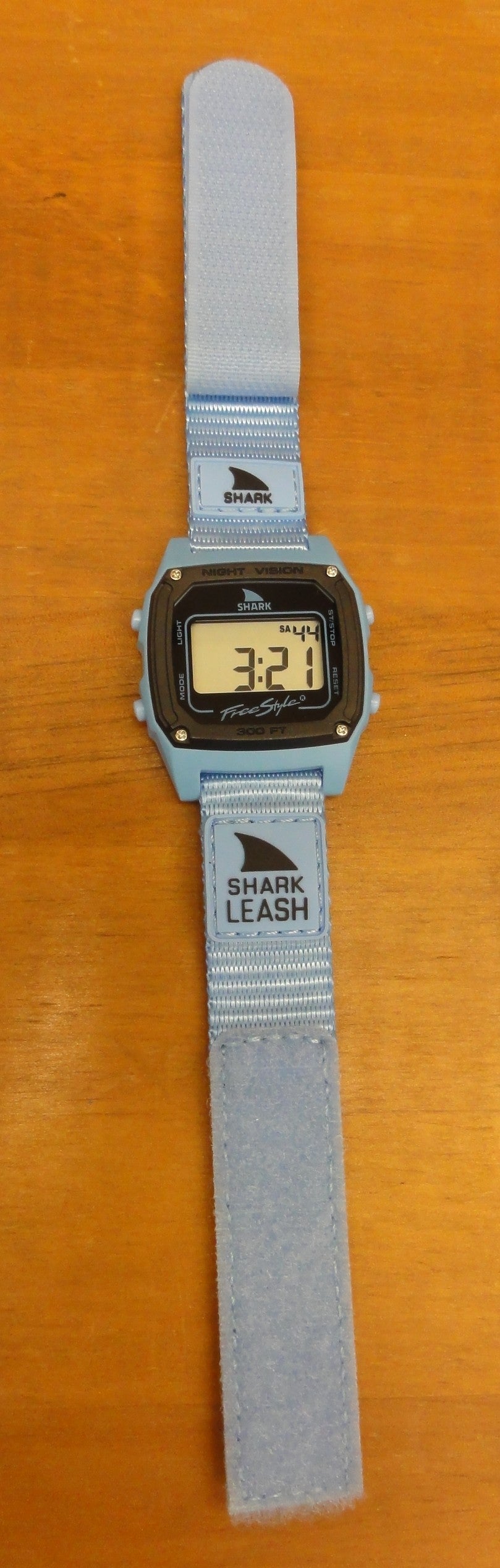 SHARK CLASSIC LEASH(シャーククラシックリーシュ) STYLE #101287（カラー：Razzelberry）