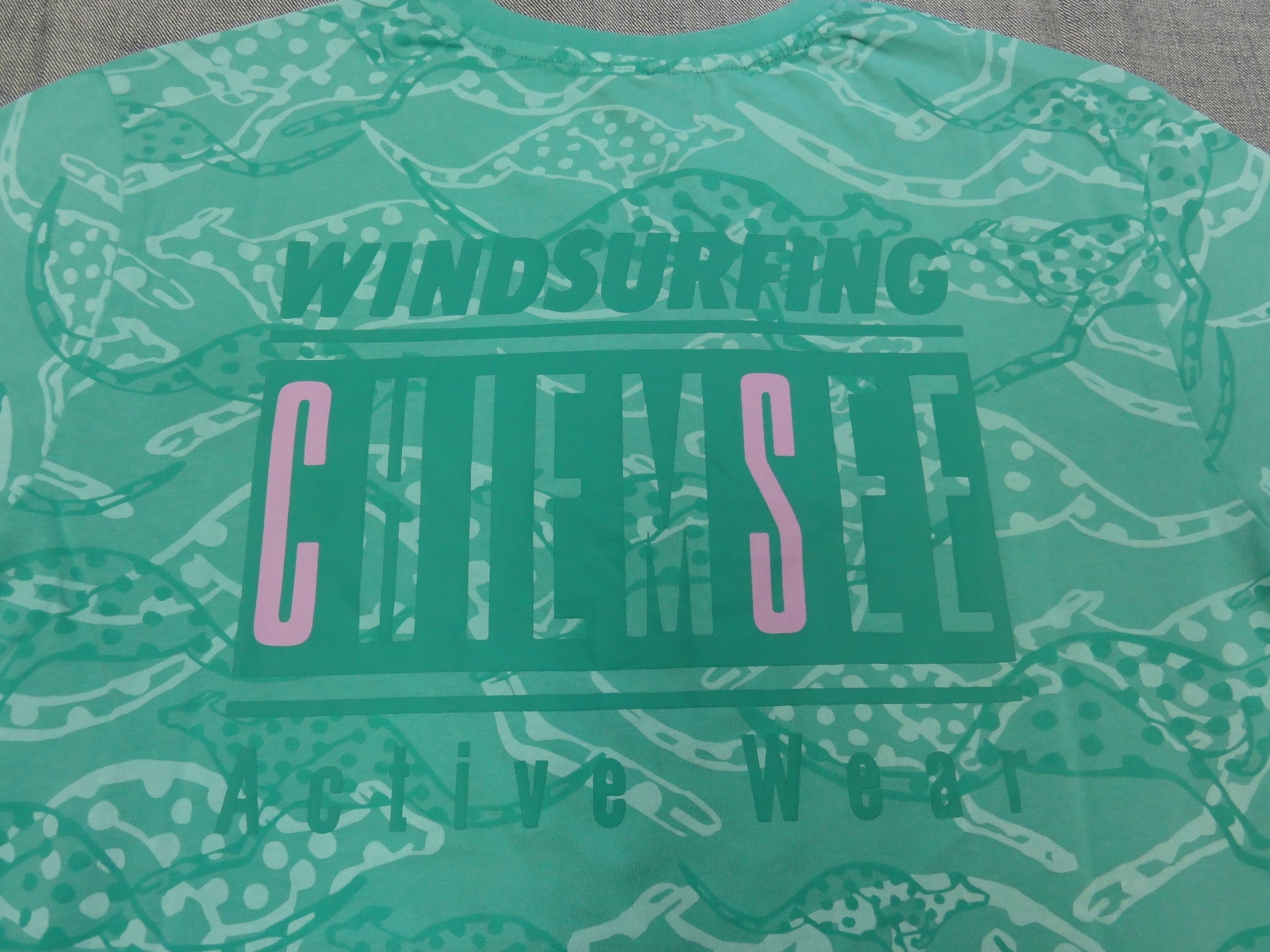 MEN T-SHIRT 3326012（カラー：16-5721 MARINE GREEN）