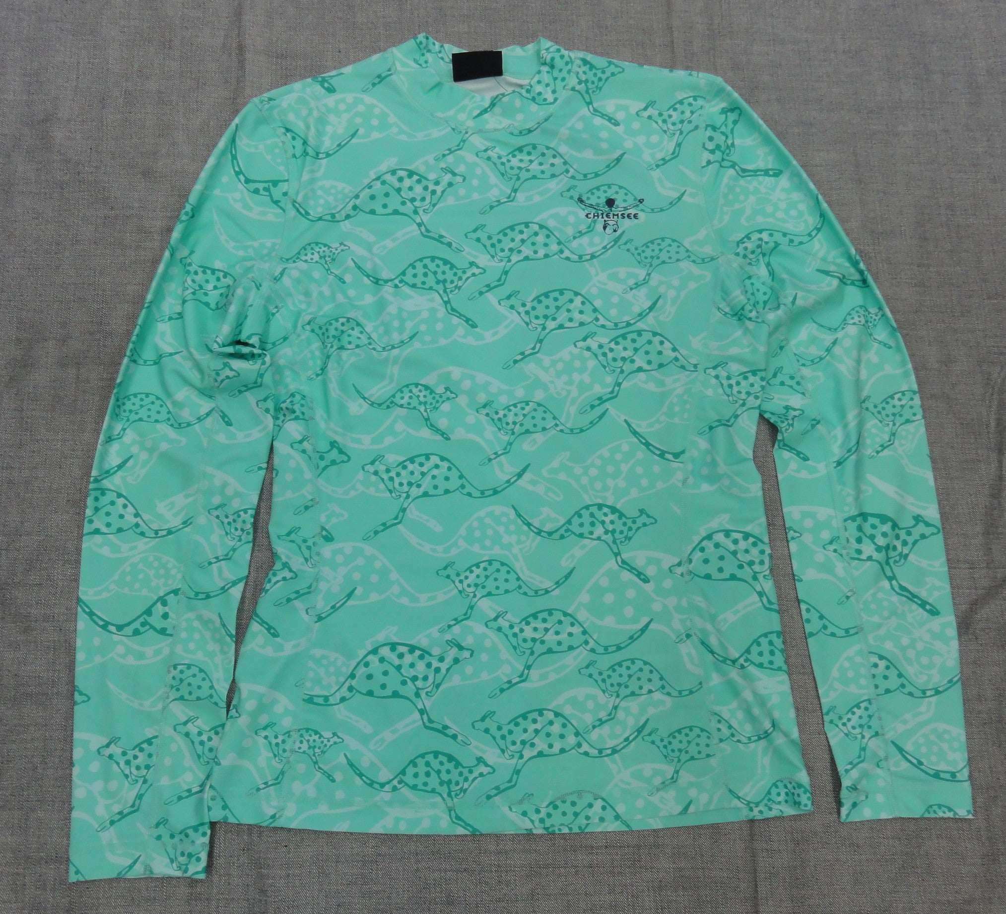 MEN UV SWIM SHIRT 3326138（カラー：16-5721 MARINE GREEN）