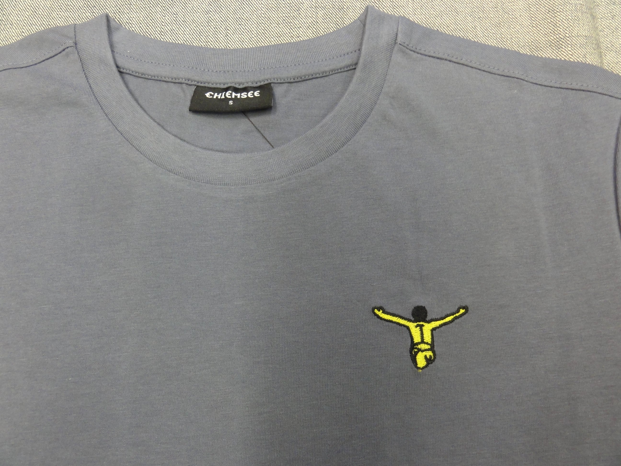MEN T-SHIRT 00015756（カラー：18-3912 GRISAILLE）