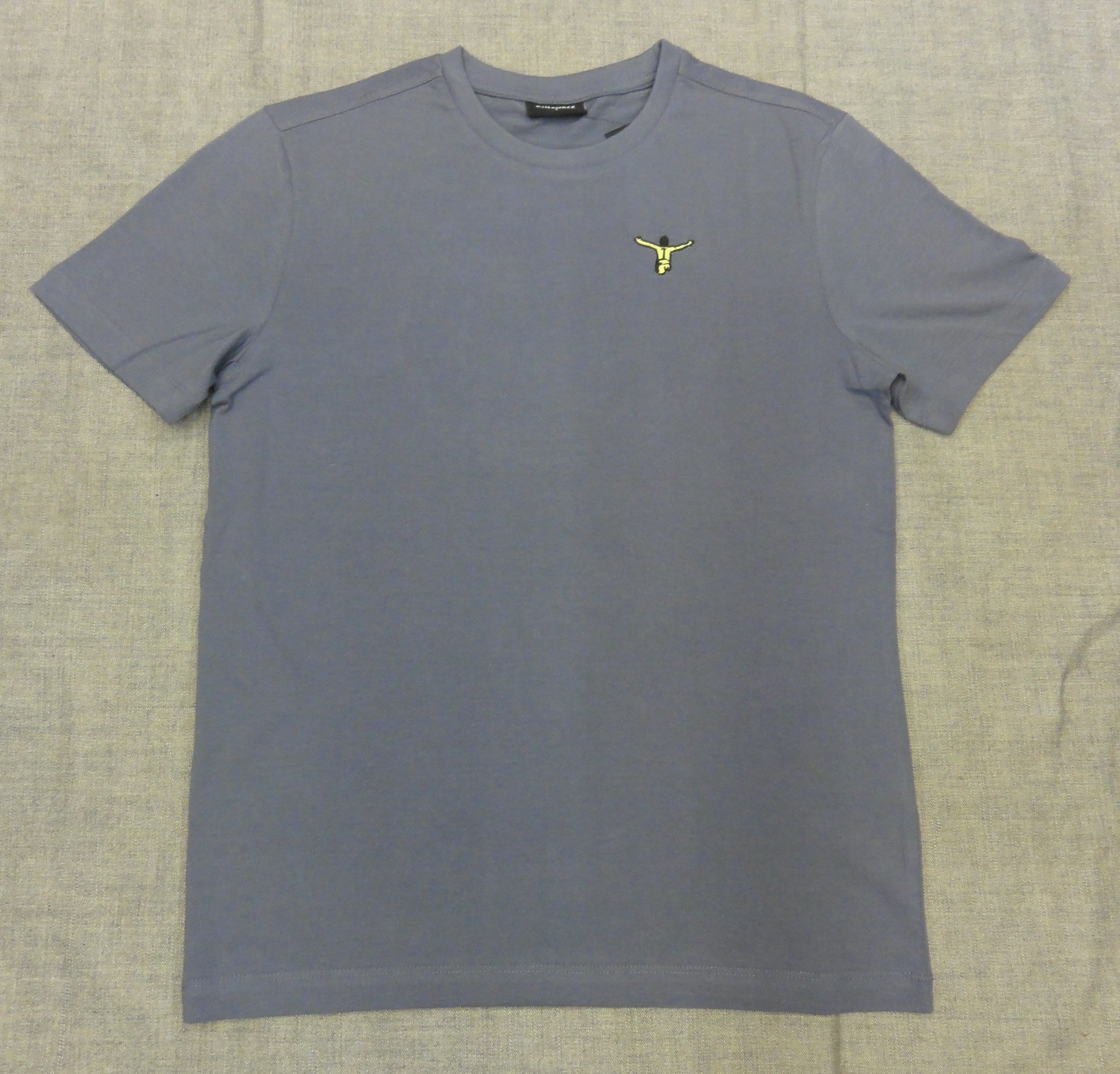 MEN T-SHIRT 3326143（カラー：18-3912 GRISAILLE）