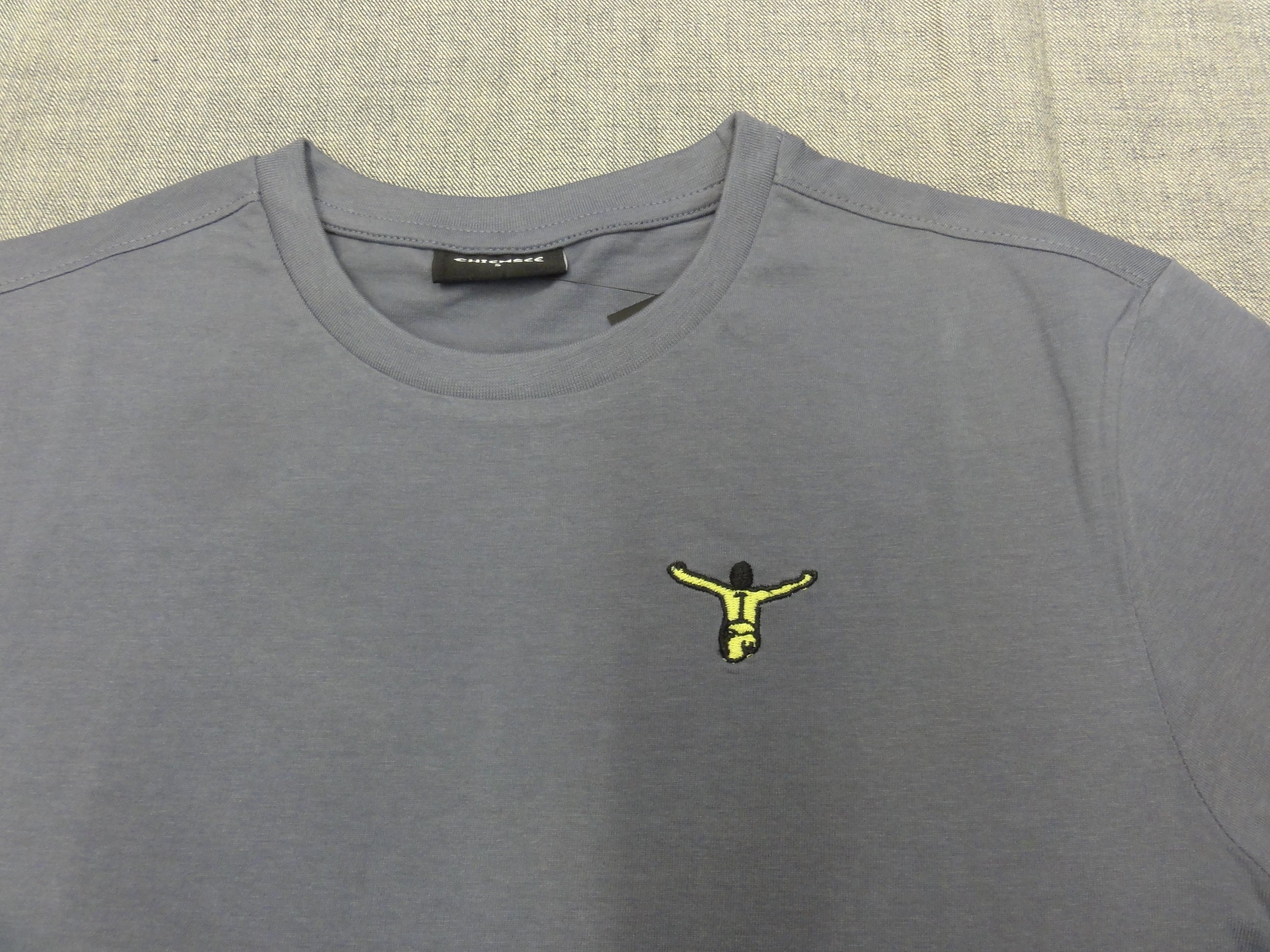 MEN T-SHIRT 3326143（カラー：18-3912 GRISAILLE）