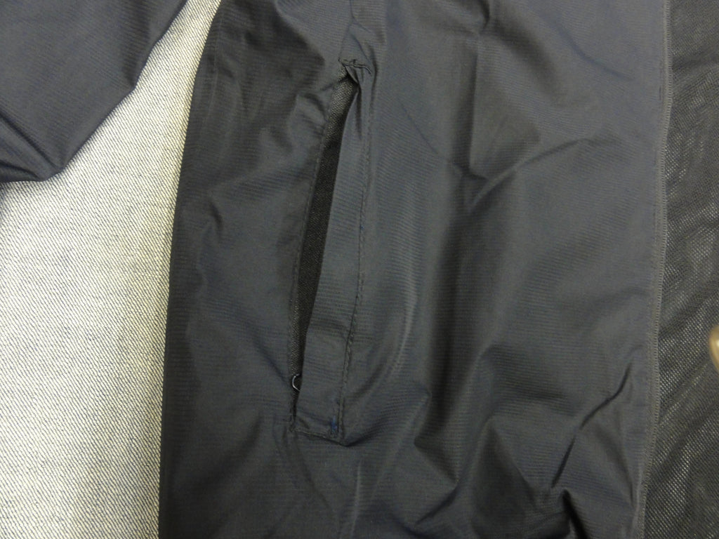 MEN PACKABLE RAIN JACKET 00016853（カラー：19-3911 BLACK BEAUTY）