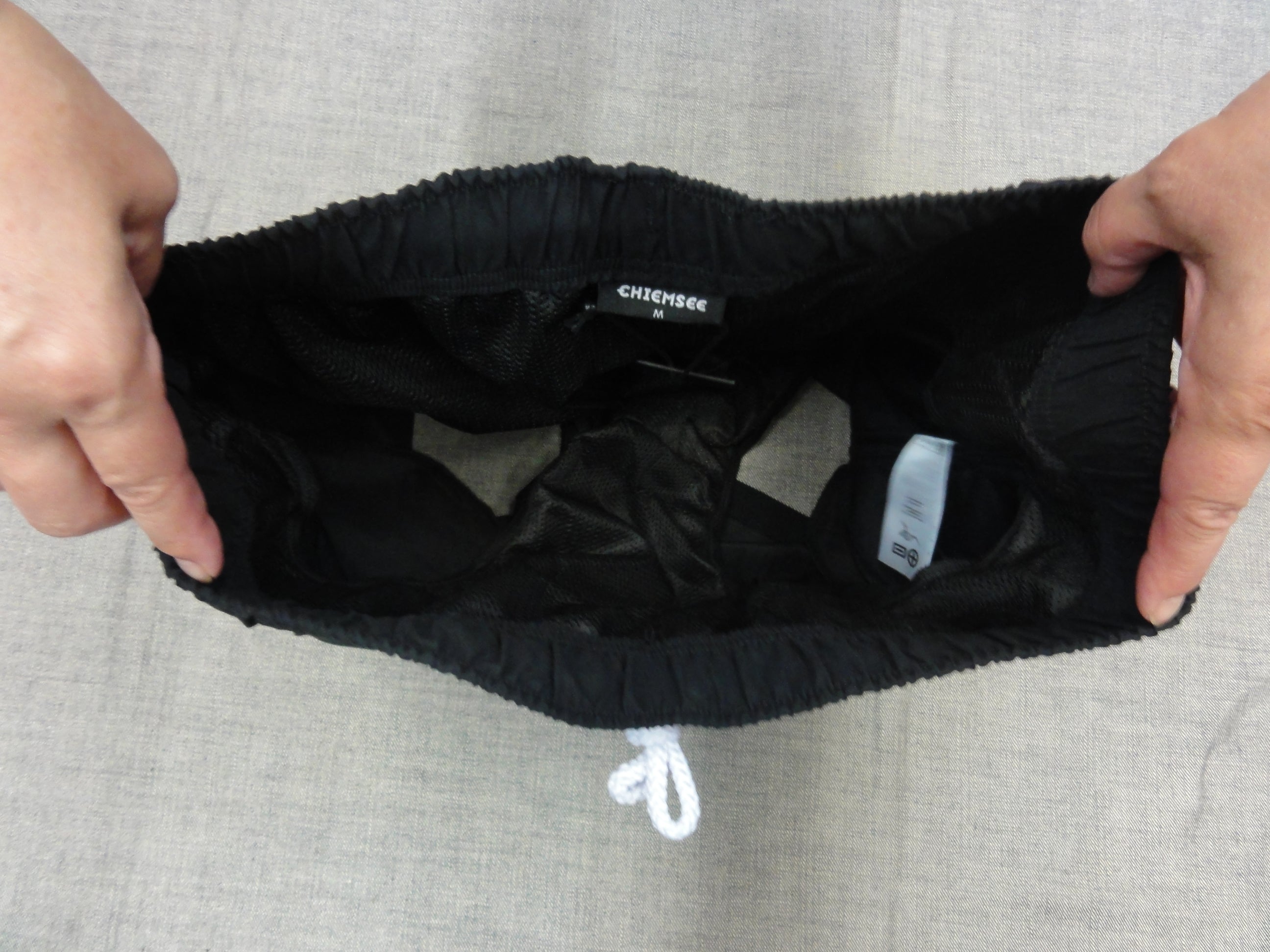 MEN SWIM SHORTS 23194401（カラー：19-3911 BLACK BEAUTY）