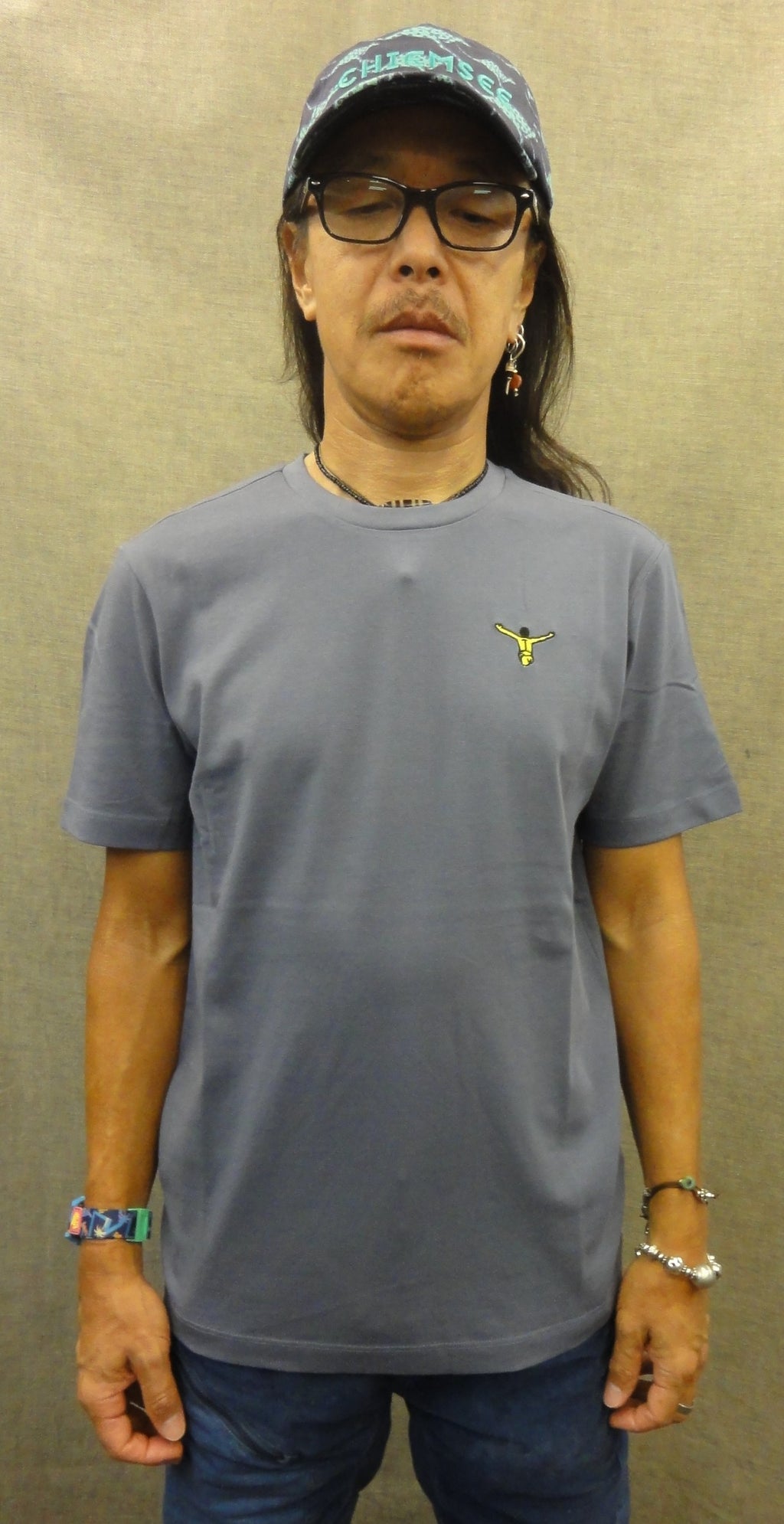 MEN T-SHIRT 00015756（カラー：18-3912 GRISAILLE）