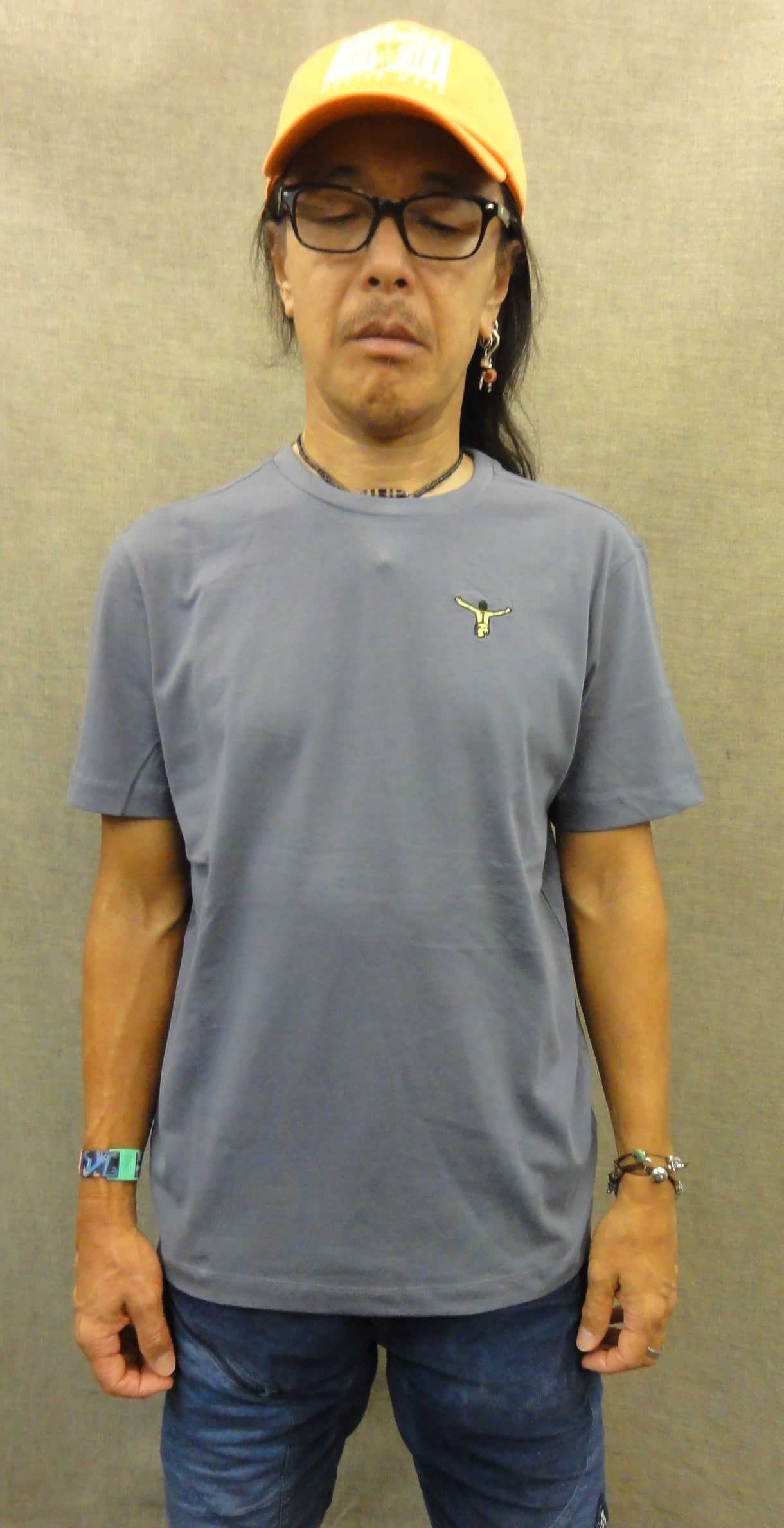 MEN T-SHIRT 3326143（カラー：18-3912 GRISAILLE）