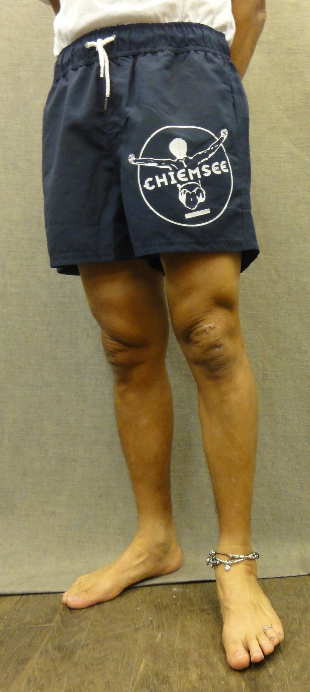 MEN SWIM SHORTS 23194401（カラー：19-4010 TOTAL ECLIPS）