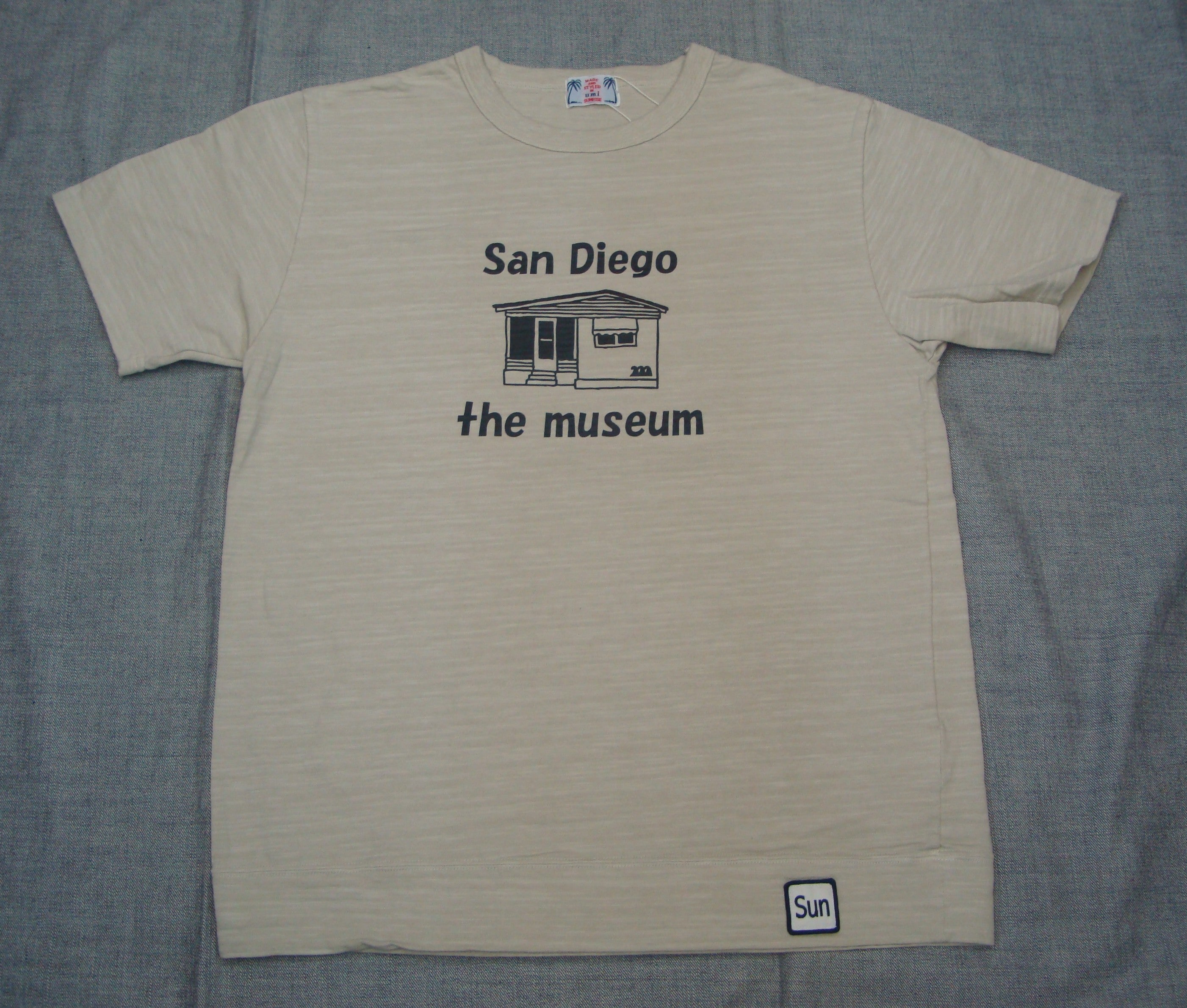 San diego the museum Y-1098C（カラー：サンド）