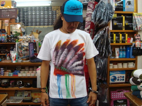 FX11-502 WAR BONNET Hand Writing Tee（カラー：monkey(カラフル)）