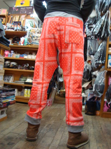 プリントバンダナスエットパンツ PT11AW-007（カラー：RED）サイズ：F(Sサイズに相当します。)（日本サイズ）
