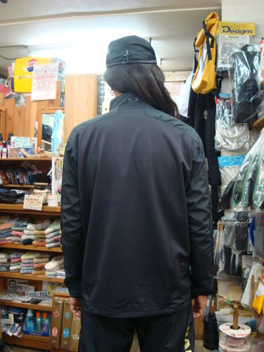 ENHANCE WIND JACKET 2.3 419253JP（カラー：BLACK GOLD 061）