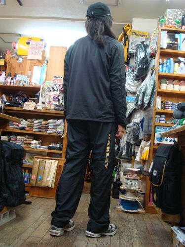 ENHANCE WIND JACKET 2.3 419253JP（カラー：BLACK GOLD 061）