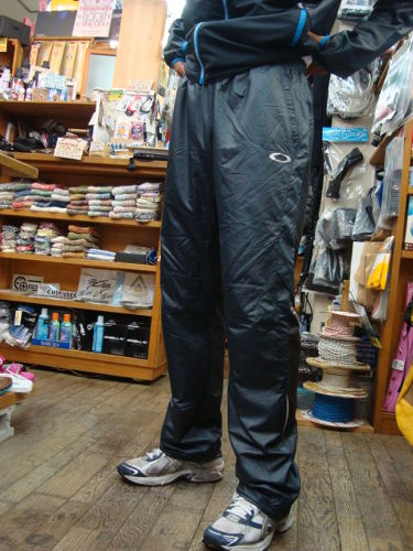 ACCELERATOR WIND PANT 2.3 429287JP（カラー：JET BLACK 01K）