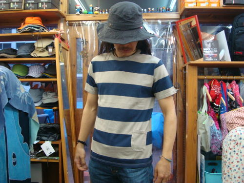 ボーダーポケット S/S TEE Y-0366（カラー：グレージュXネイビー）サイズ：L（日本サイズ）
