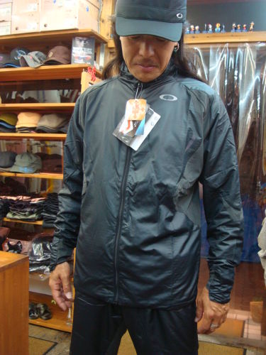 ACCELERATOR WIND WARM JACKET 3.8 411765JP（カラー：JET BLACK 01K）サイズ：M（日本サイズ）
