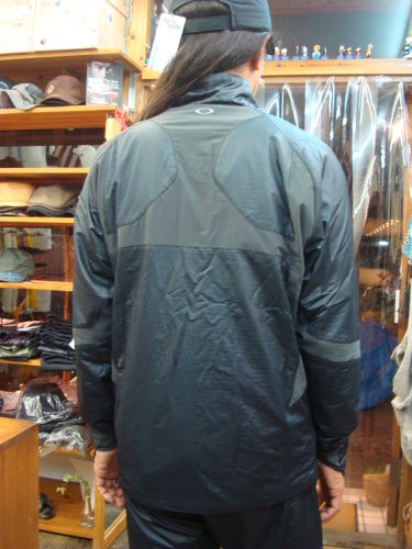 ACCELERATOR WIND WARM JACKET 3.8 411765JP（カラー：JET BLACK 01K）サイズ：M（日本サイズ）