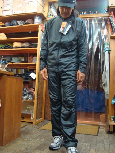 ACCELERATOR WIND WARM JACKET 3.8 411765JP（カラー：JET BLACK 01K）サイズ：M（日本サイズ）