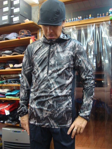 CIRCULAR SUBLIMATION HOODY 411856JP（カラー：JET BLACK 01K）