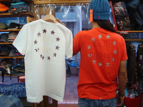 プリント丸首S/S TEE 114-133（サイズ：S）日本サイズ