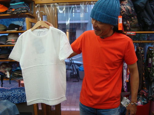 プリント丸首S/S TEE 114-133（サイズ：S）日本サイズ