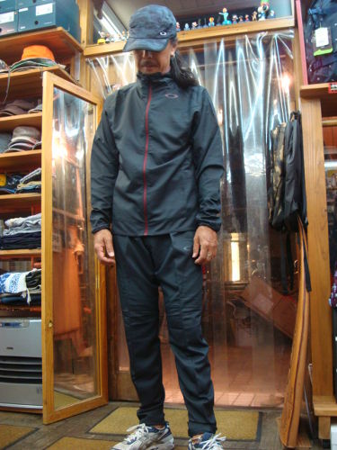 ACCELERATOR DOUBLE CLOTH JACKET 4.8 411897JP（カラー：JET BLACK 01K）サイズ：M（日本サイズ）